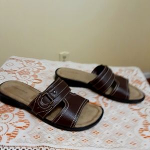 Woman's Predictions Sandels Size 8 1/2 W